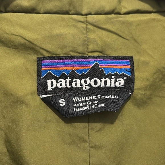 Patagonia Women's Green Puffer Jacket - Picture 3 of 7